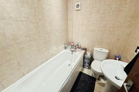 2 bedroom flat for sale, Circular Road, West Didsbury, Manchester, M20