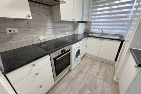 2 bedroom flat to rent, HIGH ROAD, EAST FINCHLEY, N2