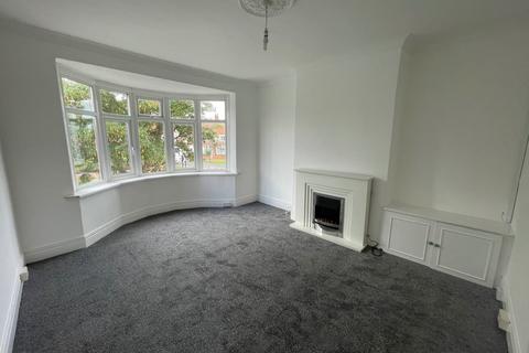 2 bedroom flat to rent, Closefield Grove, Monkseaton, Whitley Bay.  NE25 8SU