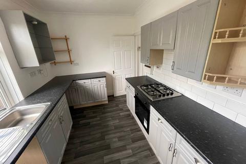 2 bedroom flat to rent, Closefield Grove, Monkseaton, Whitley Bay.  NE25 8SU