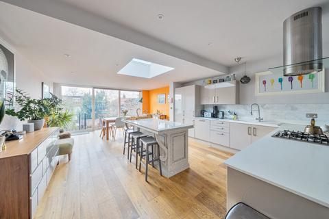 4 bedroom terraced house for sale, Torrington Gardens, Bounds Green, London, N11