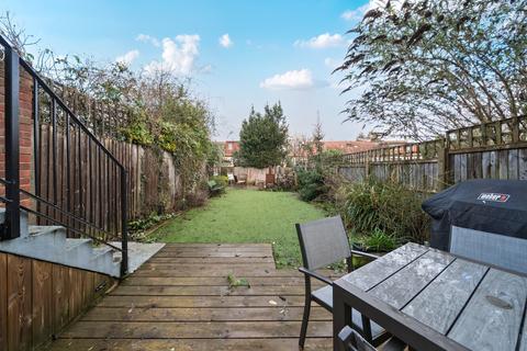 4 bedroom terraced house for sale, Torrington Gardens, Bounds Green, London, N11