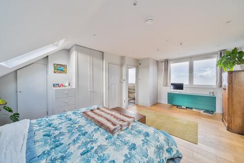 4 bedroom terraced house for sale, Torrington Gardens, Bounds Green, London, N11
