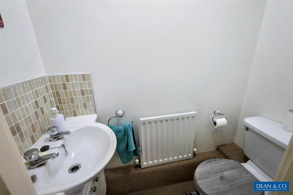 Cloak room/w.c
