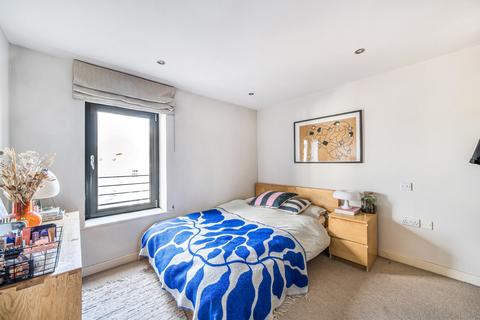 2 bedroom flat for sale, Isabella Mews, Balls Pond Road, London, N1