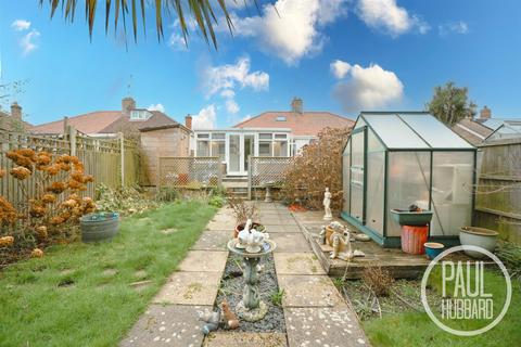 2 bedroom semi-detached bungalow for sale, Birds Lane, Lowestoft, NR33