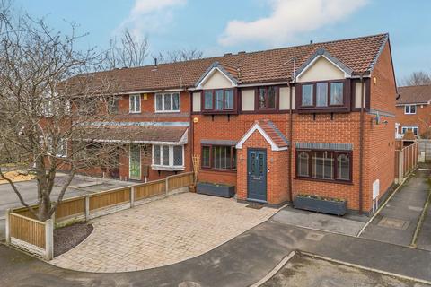 3 bedroom end of terrace house to rent, Walton Hall Drive, Manchester M19