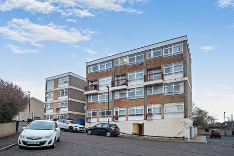 3 bedroom flat for sale, Hensford Gardens, London, SE26