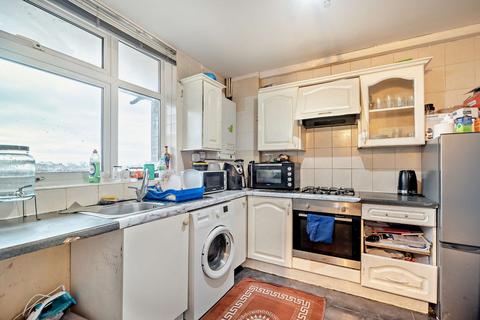 3 bedroom flat for sale, Hensford Gardens, London, SE26