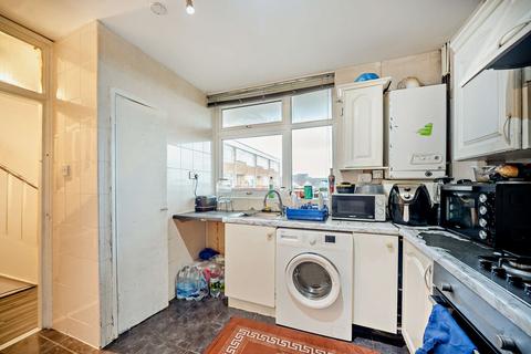 3 bedroom flat for sale, Hensford Gardens, London, SE26