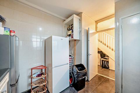 3 bedroom flat for sale, Hensford Gardens, London, SE26