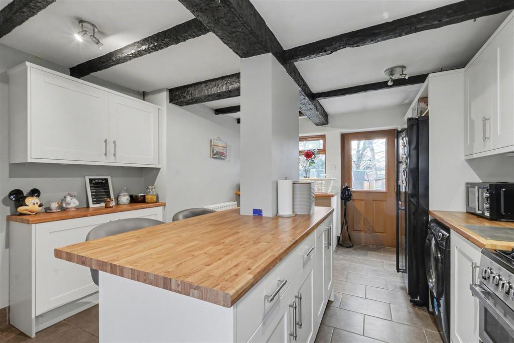 Kitchen 2.jpeg