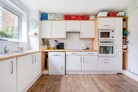 3 bedroom flat for sale, Buckingham Close, Surrey GU1