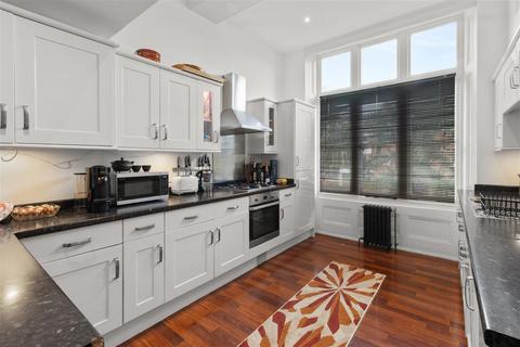 2 bedroom flat for sale, Boyne House, 55 Blackwater Road, Eastbourne
