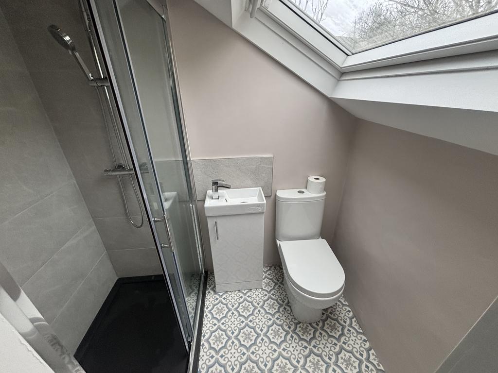 En suite to upper annexe bedroom
