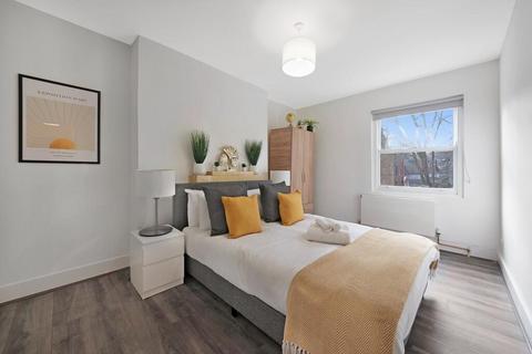 3 bedroom flat to rent, Archway Road, London, N6