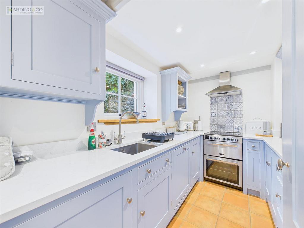 Kitchen .2.jpg