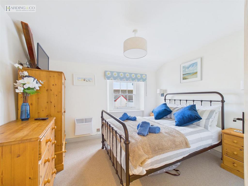Bedroom 1 .1.jpg