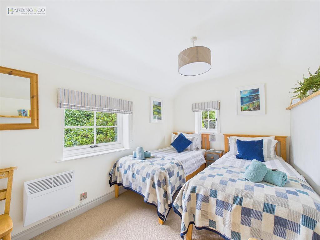 Bedroom 2 .2.jpg