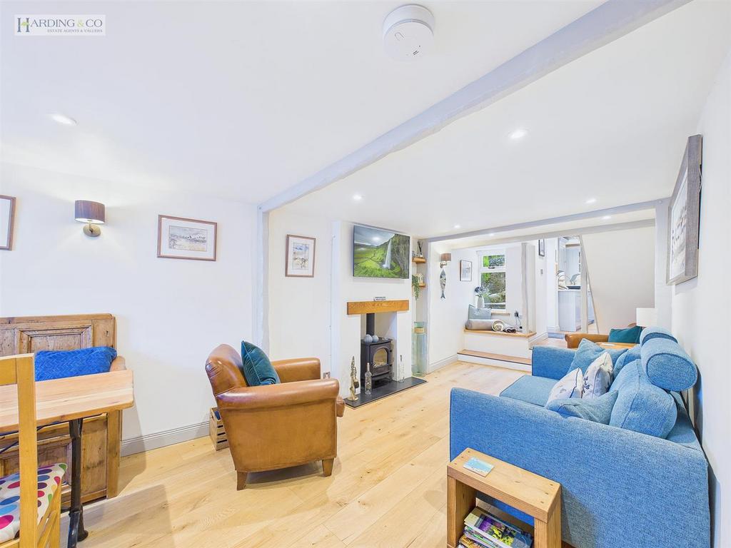 Living room .2.jpg