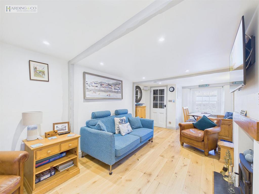 Living room .3.jpg