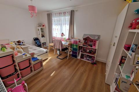 2 bedroom flat to rent, Canterbury Street, Gillingham ME7