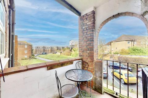 2 bedroom apartment for sale, Aylmer Road, London N2