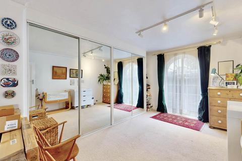 2 bedroom apartment for sale, Aylmer Road, London N2