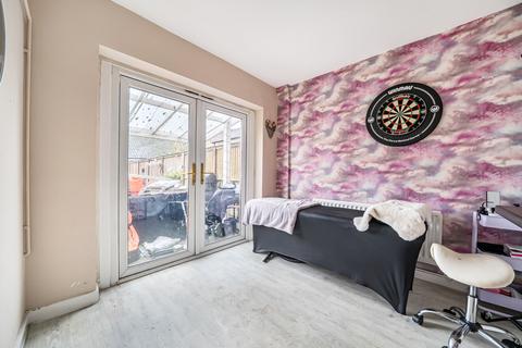 undefined, Maple Grove, Surrey GU1