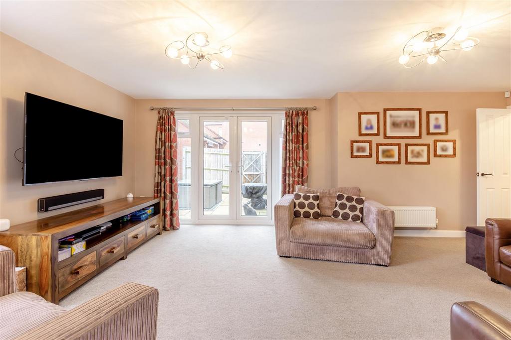 8677377-interior03.jpg