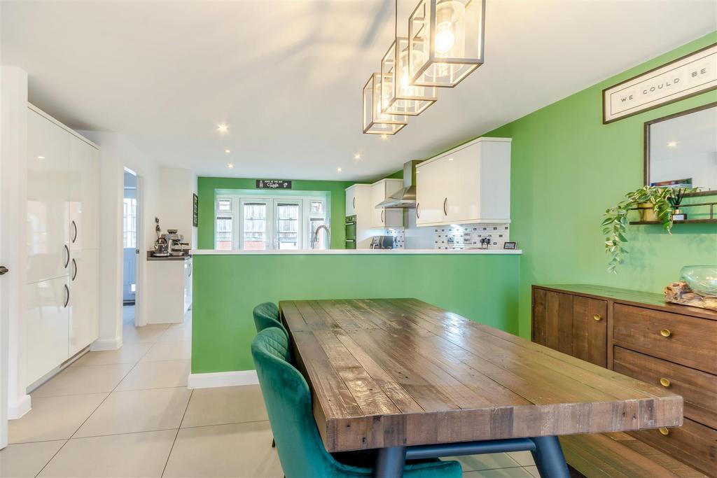 8677377-interior13.jpg
