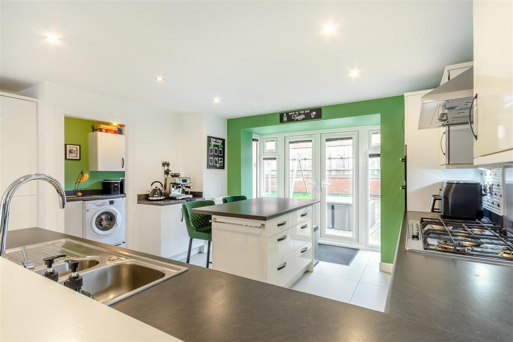 8677377-interior14.jpg