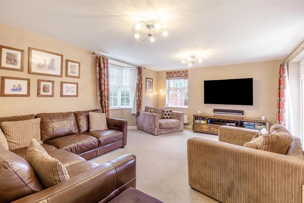 8677377-interior01.jpg