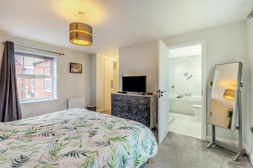 8677377-interior22.jpg