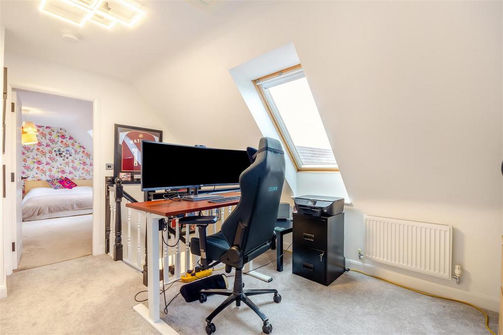 8677377-interior35.jpg