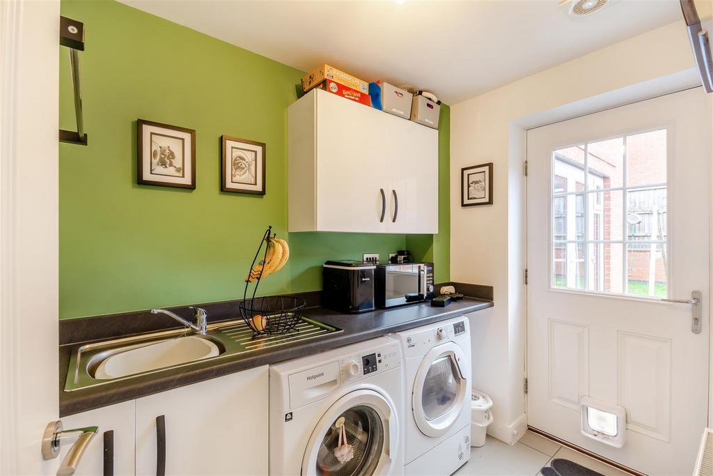 8677377-interior16.jpg