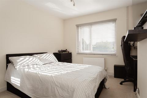 undefined, New Causeway, Reigate