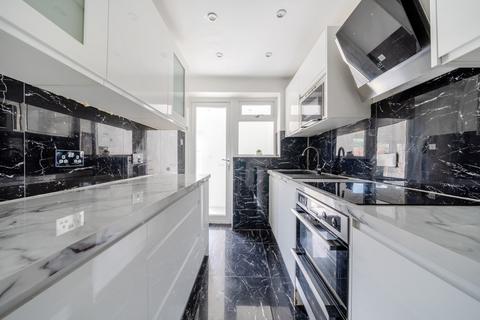 3 bedroom end of terrace house to rent, Moore Road Swanscombe DA10