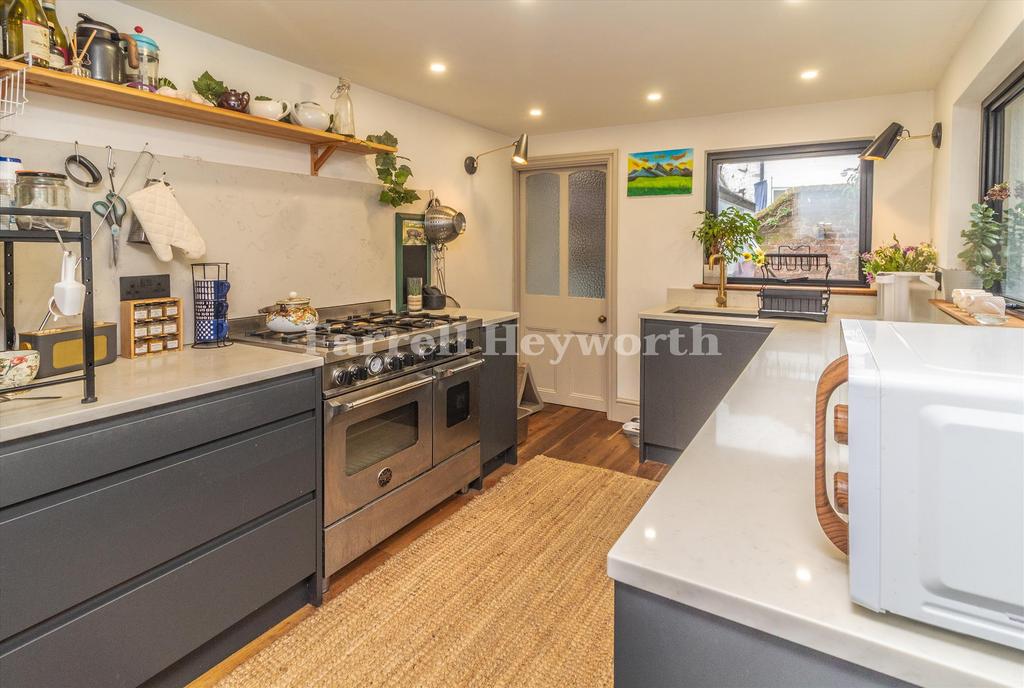 Kitchen image 3