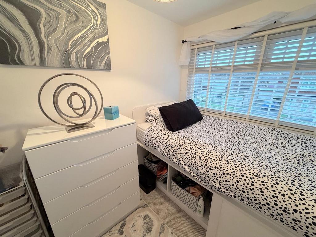 Bedroom ( rear)