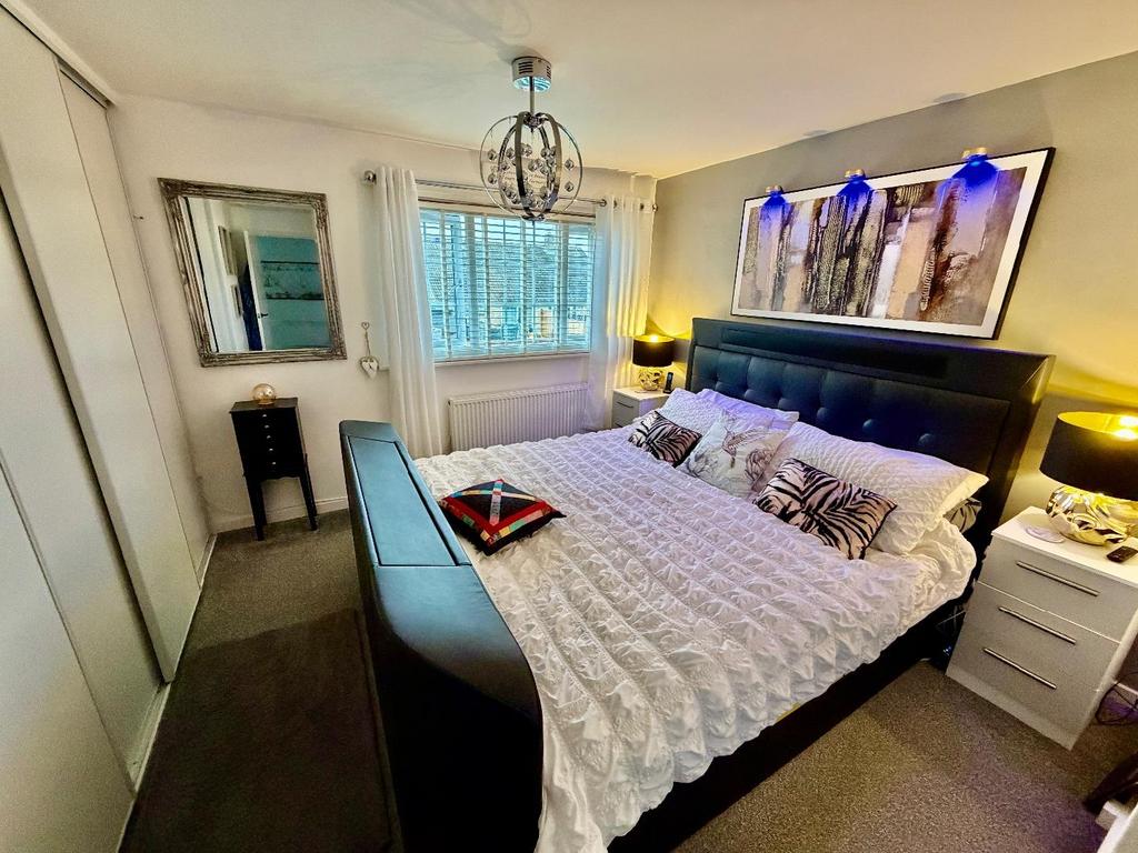 Bedroom (rear)