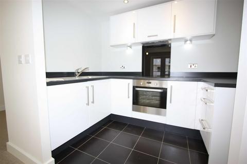 2 bedroom flat to rent, Shingly Place, The Ridgeway, Chingford