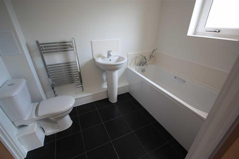 2 bedroom flat to rent, Shingly Place, The Ridgeway, Chingford