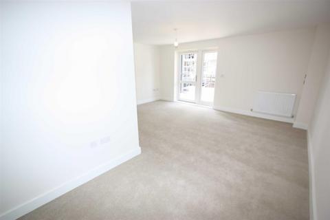 2 bedroom flat to rent, Shingly Place, The Ridgeway, Chingford