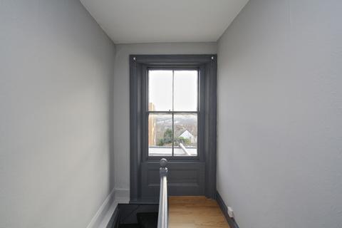 3 bedroom flat share to rent, Church Road, London SE19