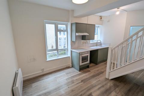 1 bedroom flat to rent, OSBORNE RD, SOUTHSEA, PO5 3LS