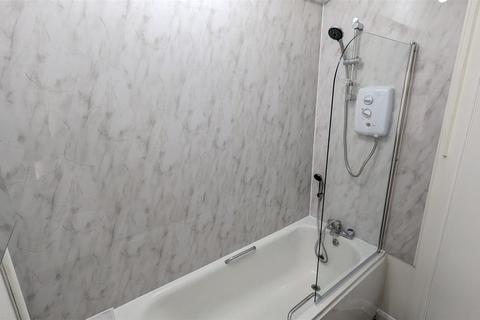 1 bedroom flat to rent, OSBORNE RD, SOUTHSEA, PO5 3LS