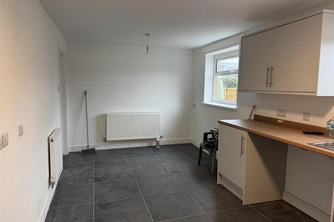 3 bedroom semi-detached house to rent, Shawbirch Road, Admaston, Telford