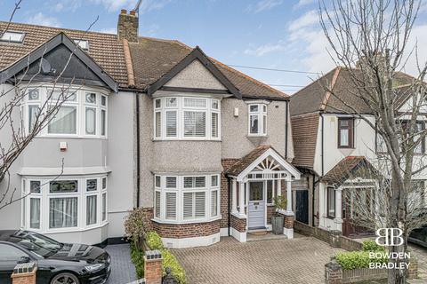3 bedroom semi-detached house for sale, Beattyville Gardens, Barkingside, IG6