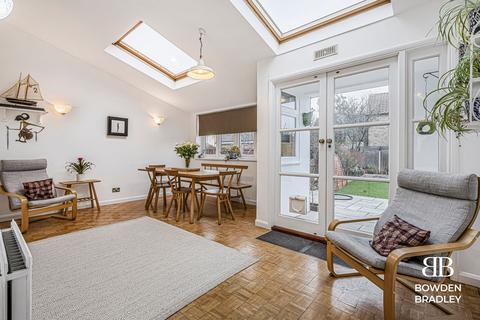 3 bedroom semi-detached house for sale, Beattyville Gardens, Barkingside, IG6